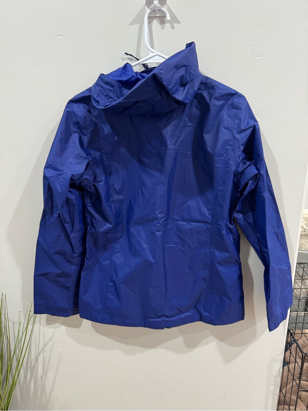 Columbia women’s Royal Blue Hooded Rain Jacket brand new size small - Picture 2 of 4